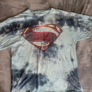 JUSTICE LEAGUE**SUPER MAN**Large*MENS/WOMENS SHORT SLEEVE T-SHIRT.